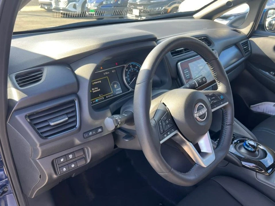 2024 Nissan Leaf - Image 11 of 20