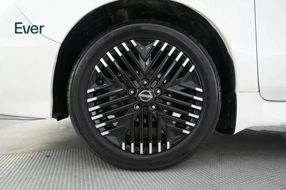 2024 Nissan Leaf - Image 17 of 20