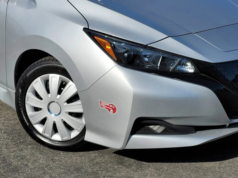 2024 Nissan Leaf - Image 5 of 16