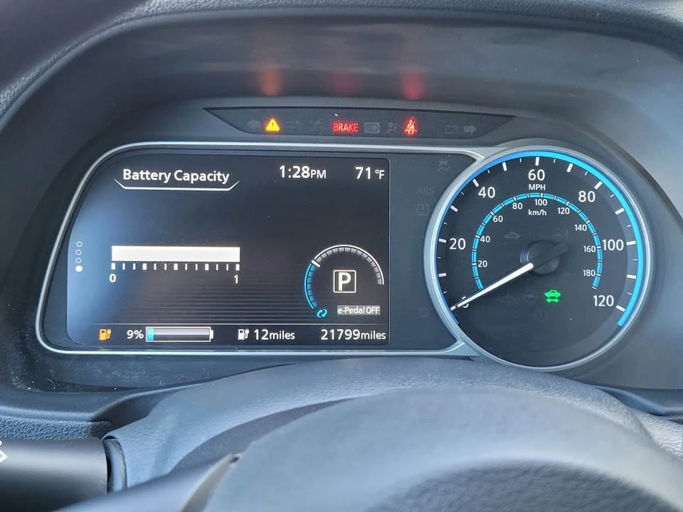 2024 Nissan Leaf - Image 15 of 16