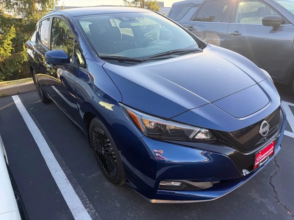 2024 Nissan Leaf - Image 2 of 16