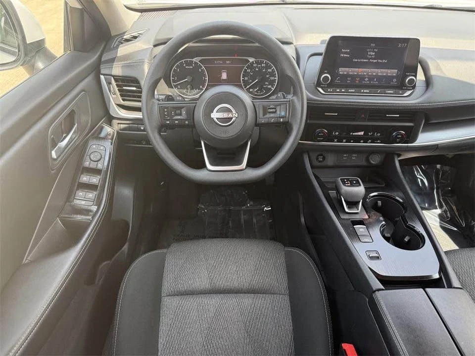 2024 Nissan Rogue - Image 8 of 15