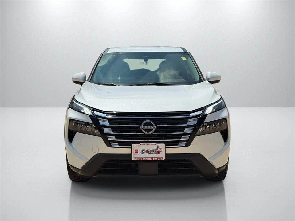 2024 Nissan Rogue - Image 2 of 15