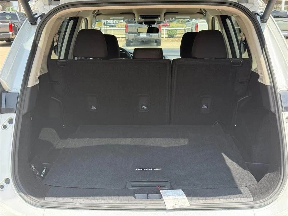 2024 Nissan Rogue - Image 13 of 15