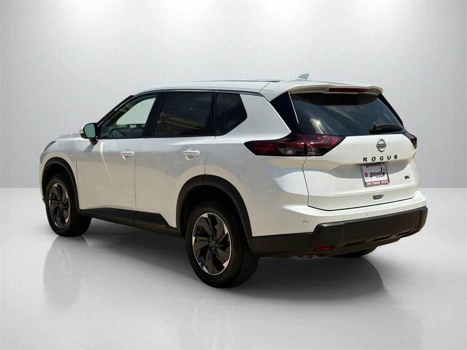 2024 Nissan Rogue - Image 5 of 15