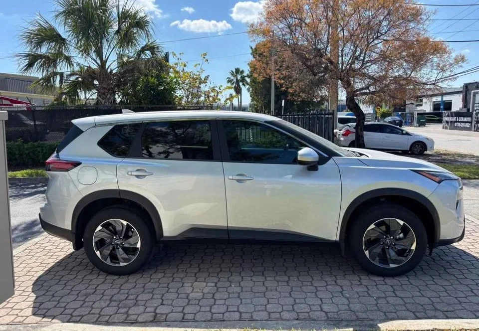 2024 Nissan Rogue - Image 5 of 7