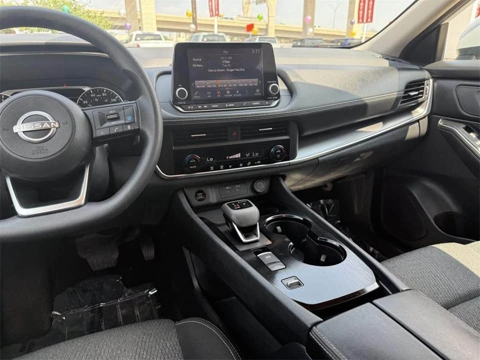 2024 Nissan Rogue - Image 9 of 15