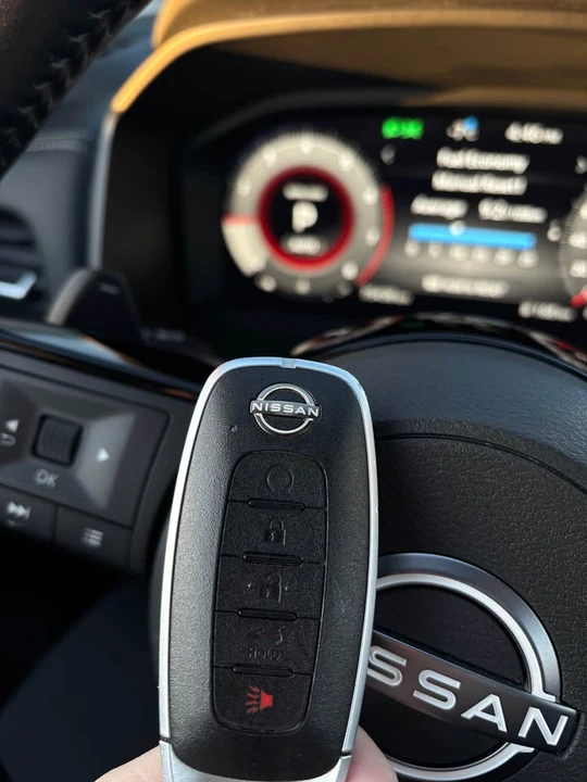 2024 Nissan Rogue - Image 9 of 10