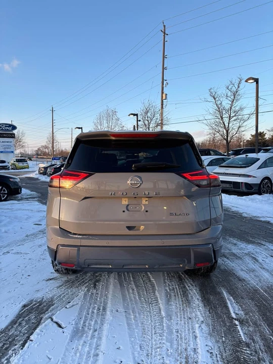 2024 Nissan Rogue - Image 3 of 10