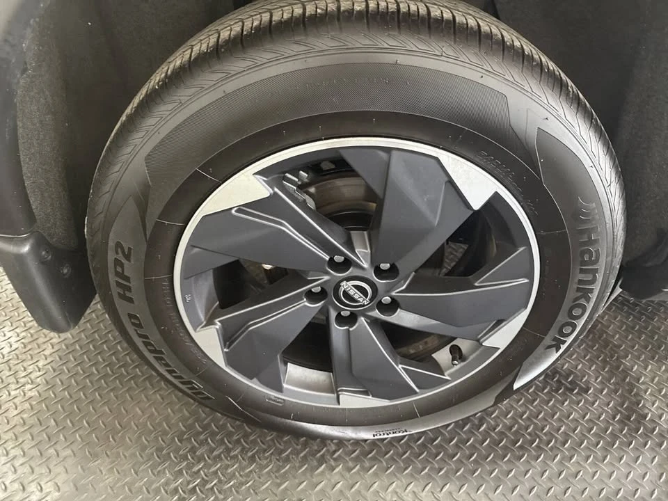 2024 Nissan Rogue - Image 11 of 14