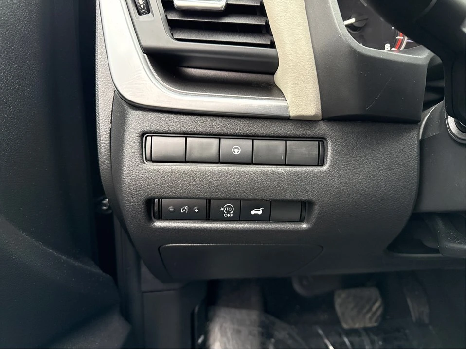 2024 Nissan Rogue - Image 16 of 20