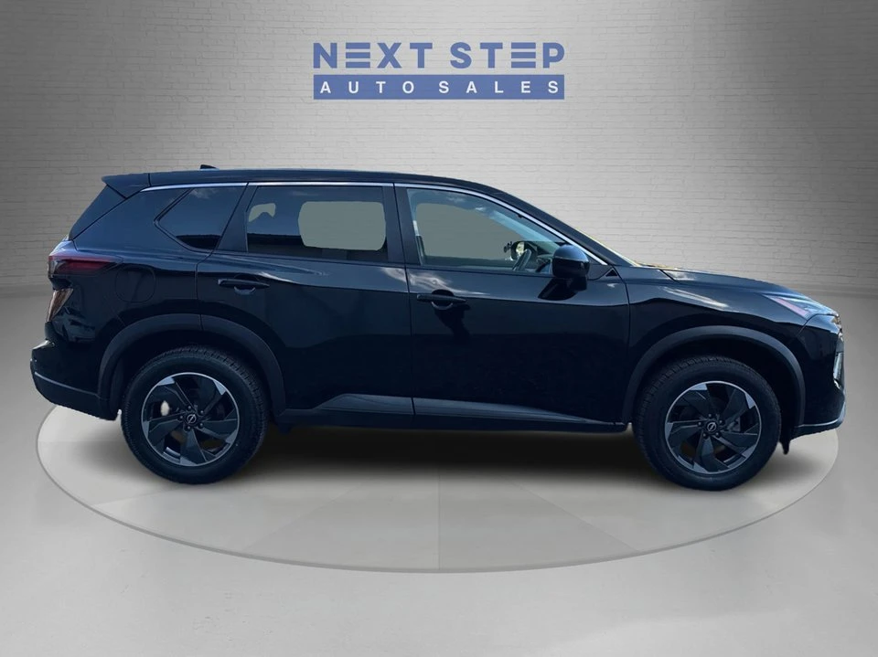2024 Nissan Rogue - Image 8 of 20