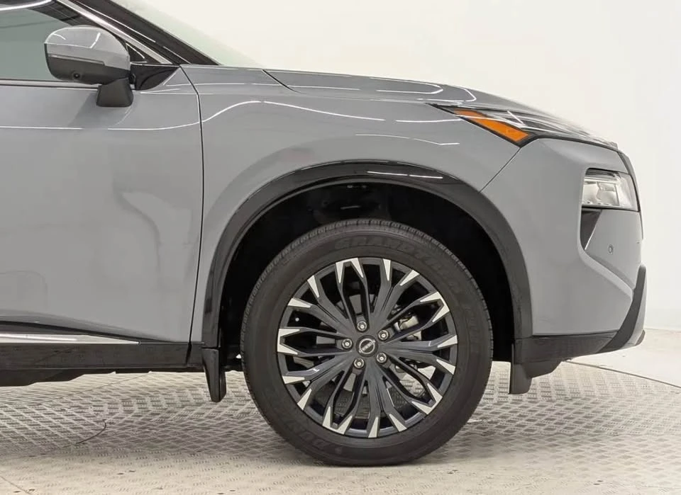 2024 Nissan Rogue - Image 9 of 11
