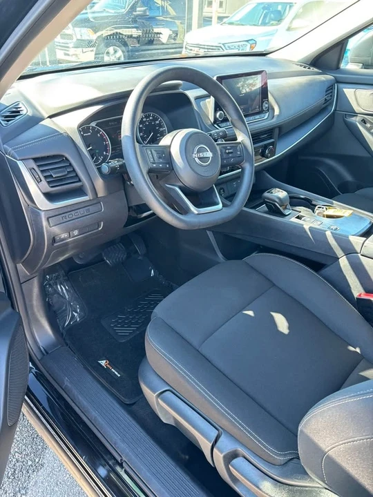2024 Nissan Rogue - Image 10 of 12