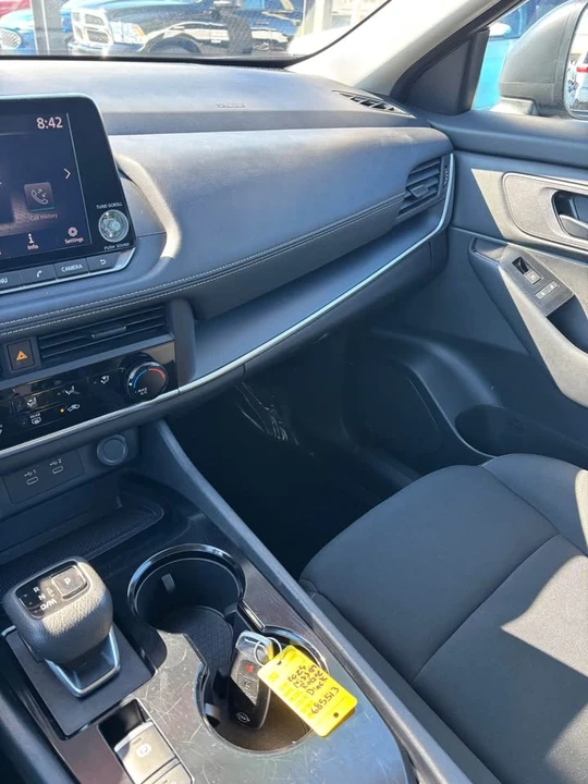 2024 Nissan Rogue - Image 11 of 12