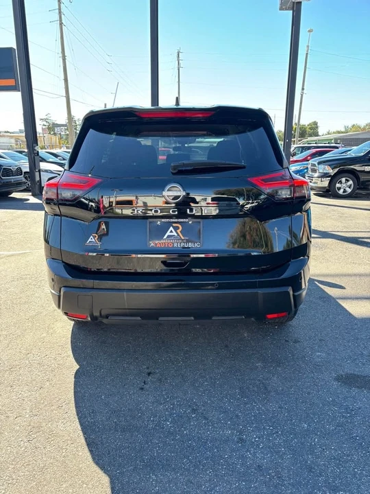 2024 Nissan Rogue - Image 8 of 12