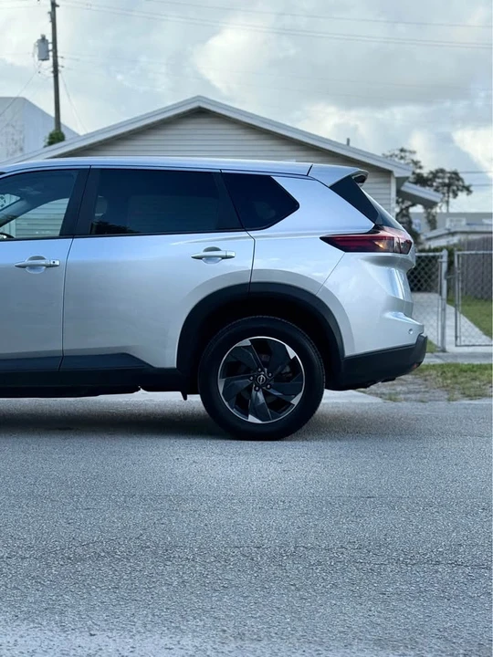 2024 Nissan Rogue - Image 5 of 17