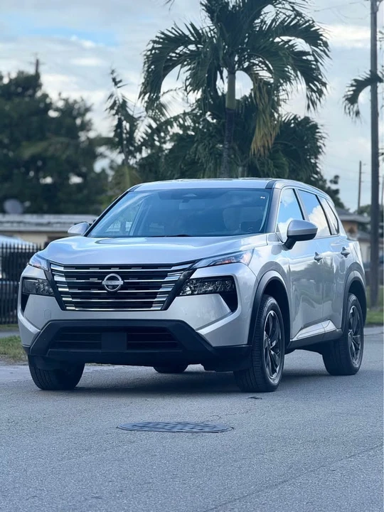 2024 Nissan Rogue - Image 2 of 17