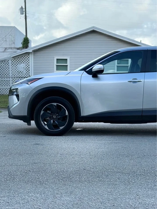 2024 Nissan Rogue - Image 4 of 17
