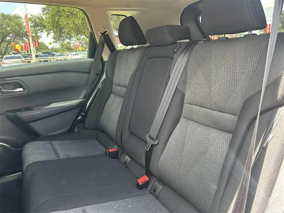 2024 Nissan Rogue - Image 18 of 20