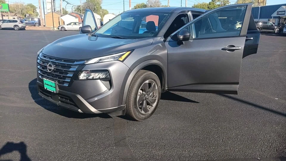 2024 Nissan Rogue - Image 2 of 7