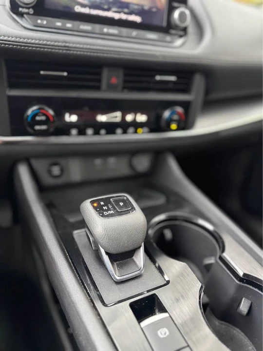 2024 Nissan Rogue - Image 13 of 18