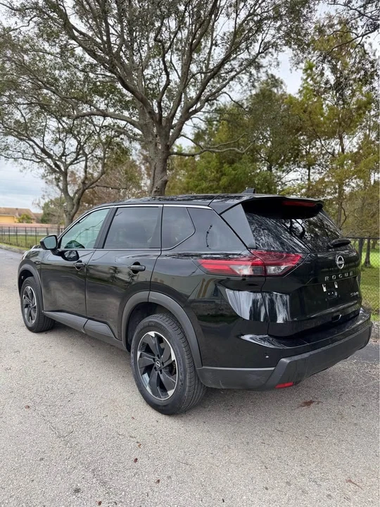 2024 Nissan Rogue - Image 2 of 18
