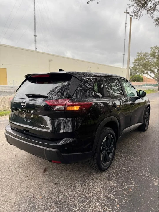 2024 Nissan Rogue - Image 4 of 18