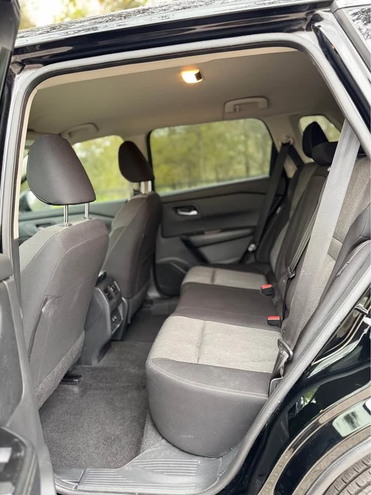 2024 Nissan Rogue - Image 15 of 18