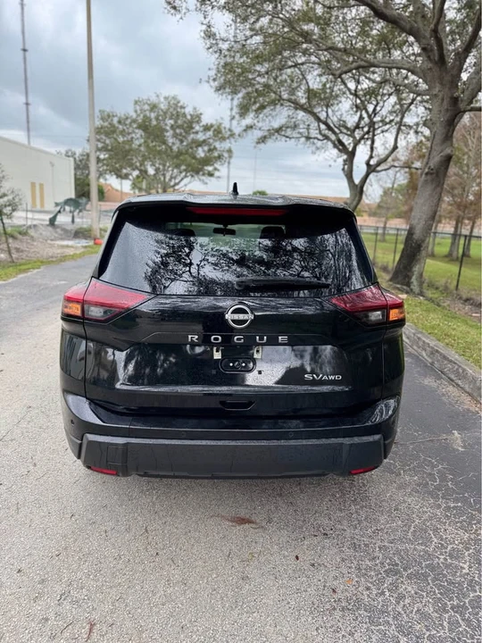 2024 Nissan Rogue - Image 3 of 18