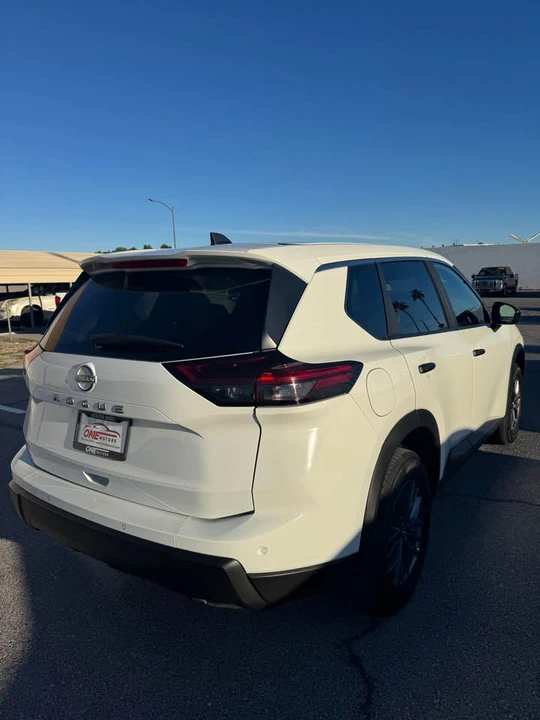 2024 Nissan Rogue - Image 5 of 14