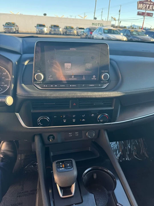 2024 Nissan Rogue - Image 11 of 14