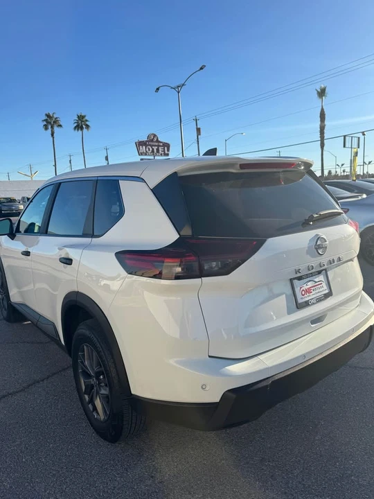 2024 Nissan Rogue - Image 7 of 14