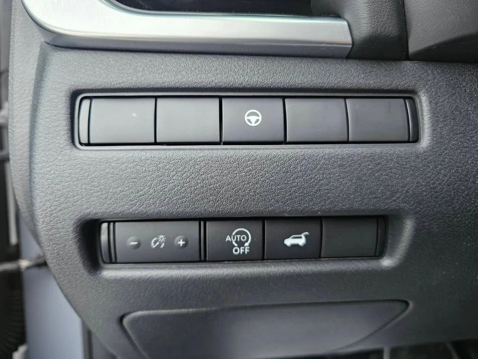 2024 Nissan Rogue - Image 16 of 20