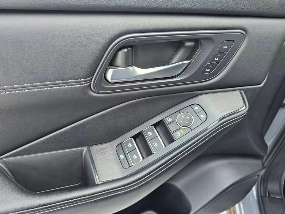 2024 Nissan Rogue - Image 17 of 20