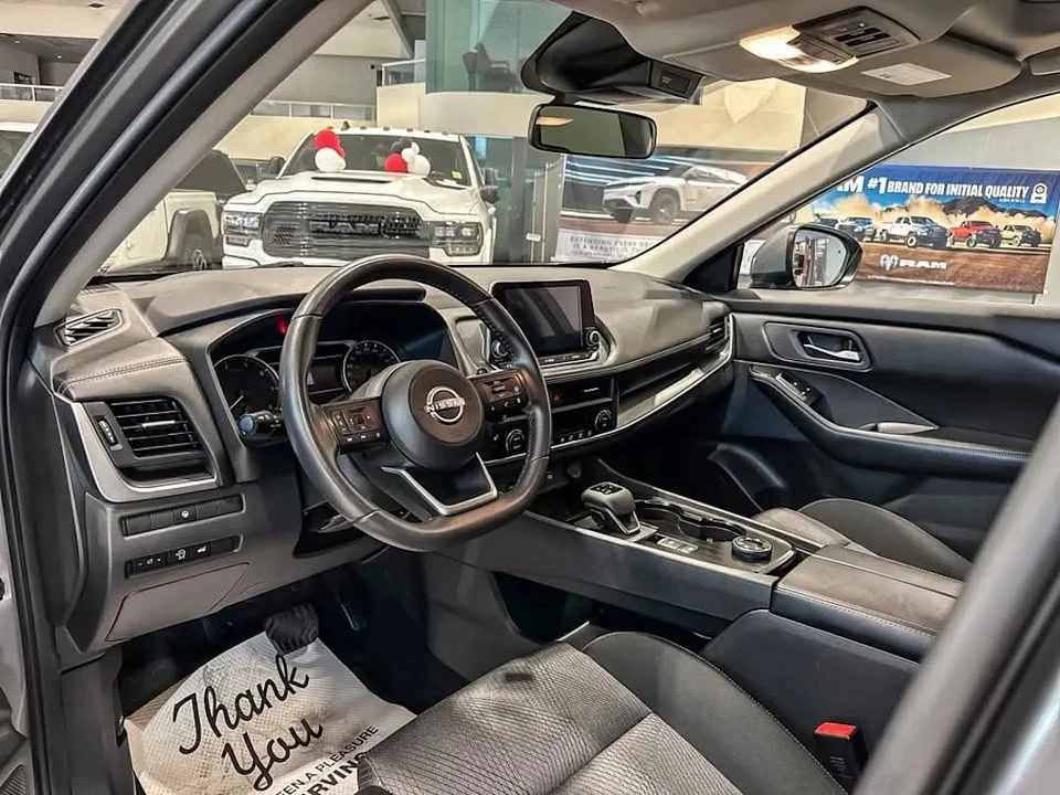 2024 Nissan Rogue - Image 10 of 18