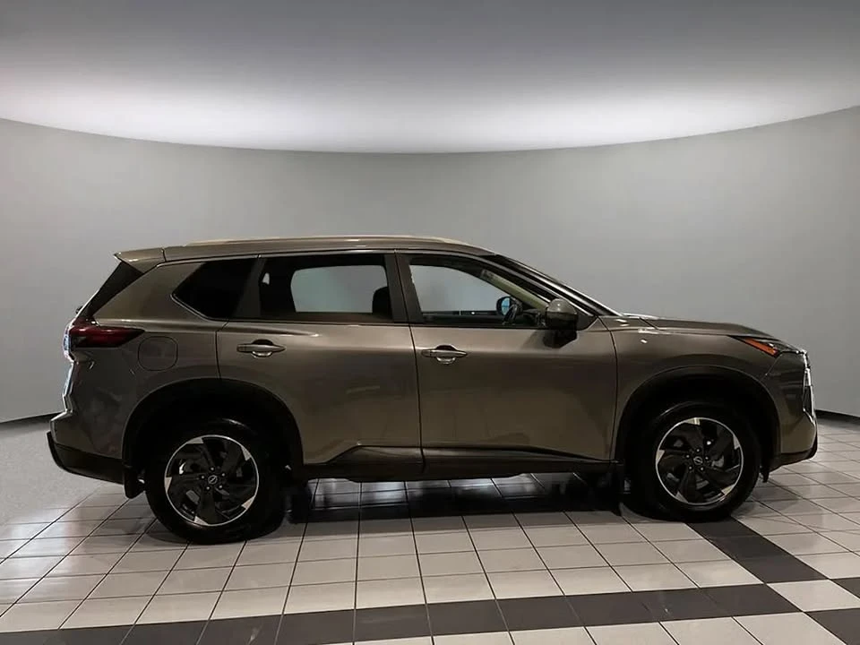 2024 Nissan Rogue - Image 17 of 18