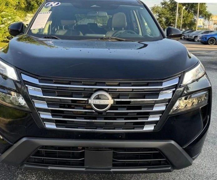 2024 Nissan Rogue - Image 2 of 12