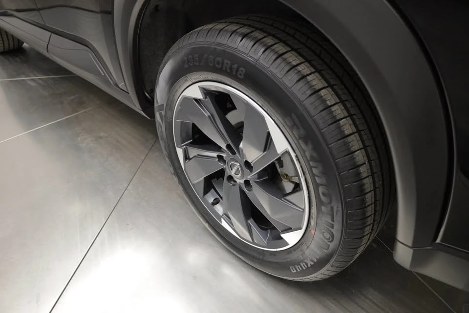 2024 Nissan Rogue - Image 12 of 14