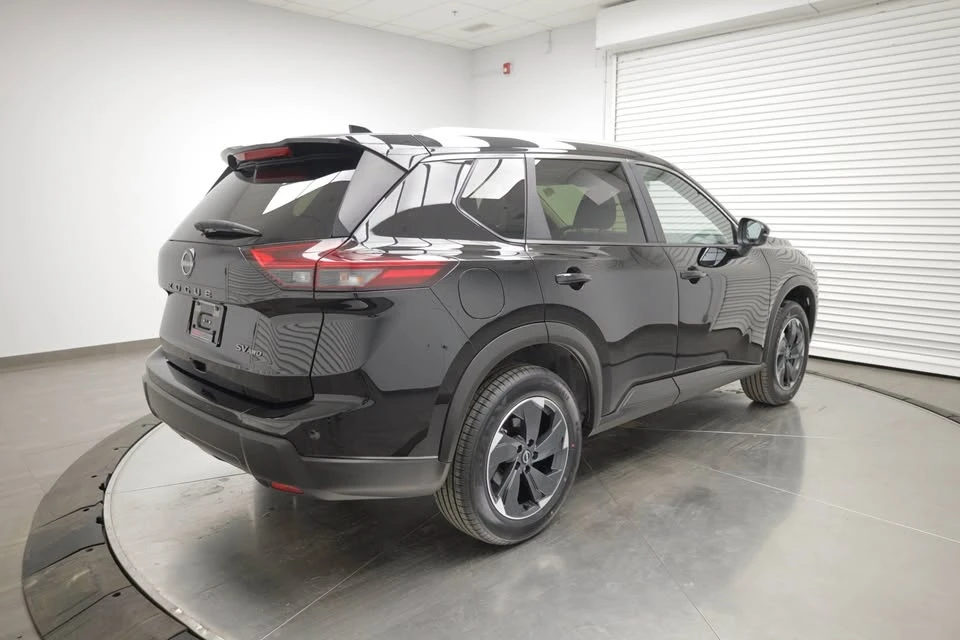 2024 Nissan Rogue - Image 2 of 14