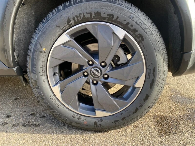 2024 Nissan Rogue - Image 8 of 17