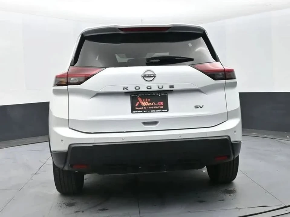 2024 Nissan Rogue - Image 8 of 20