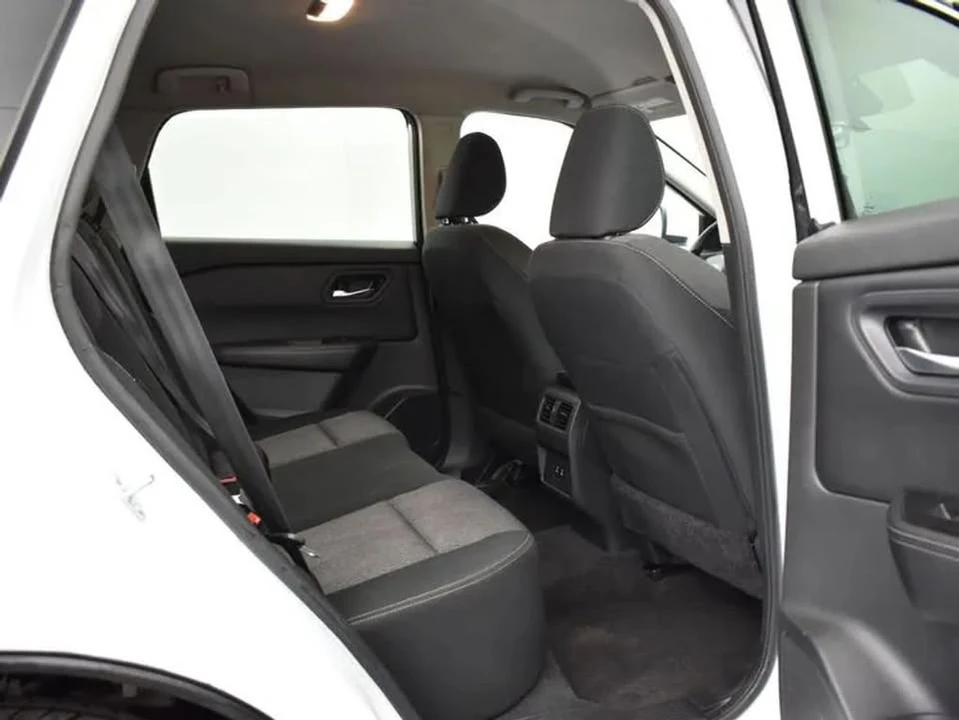 2024 Nissan Rogue - Image 18 of 20