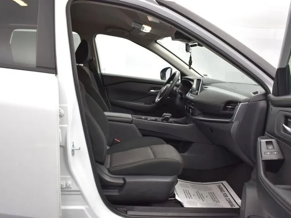 2024 Nissan Rogue - Image 17 of 20