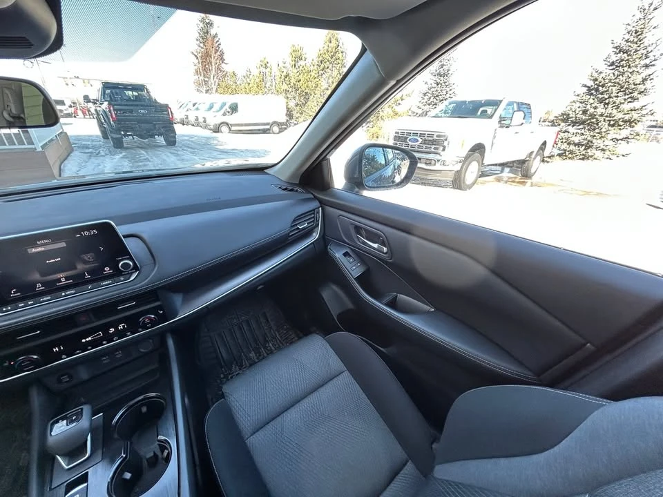 2024 Nissan Rogue - Image 18 of 20