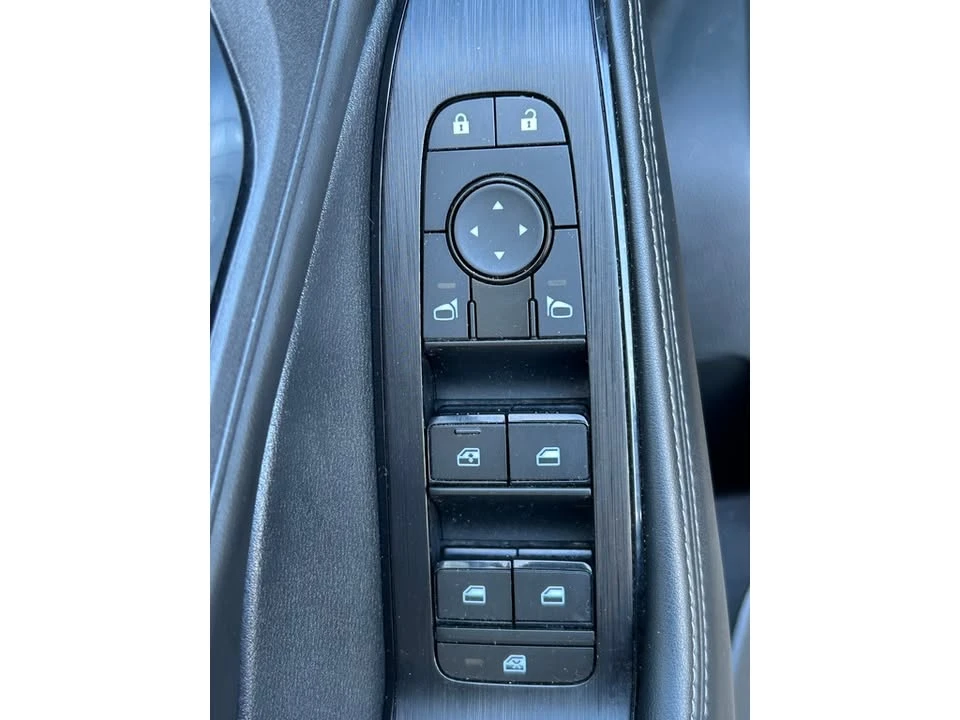 2024 Nissan Rogue - Image 9 of 20