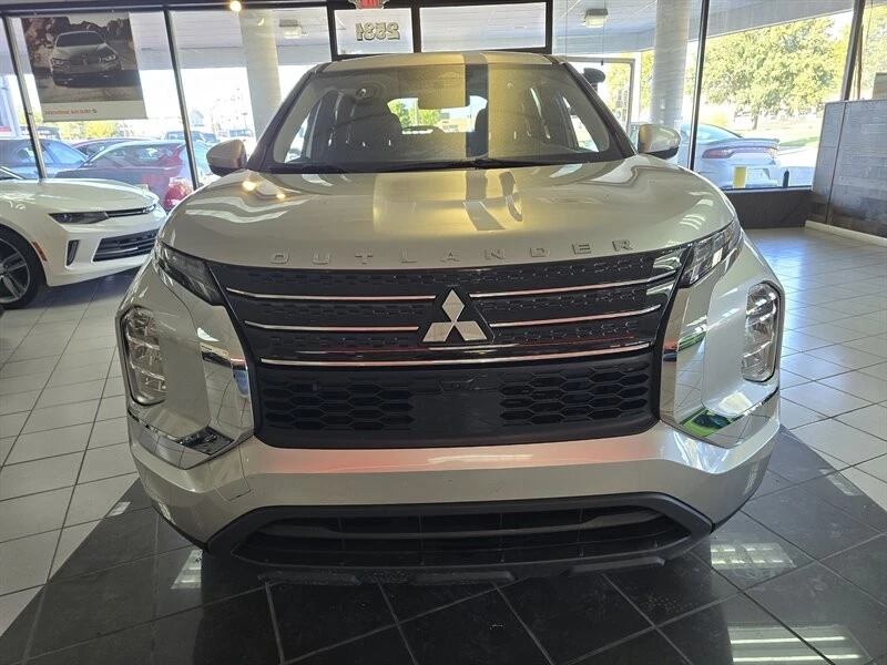 2024 Mitsubishi Outlander - Image 2 of 4
