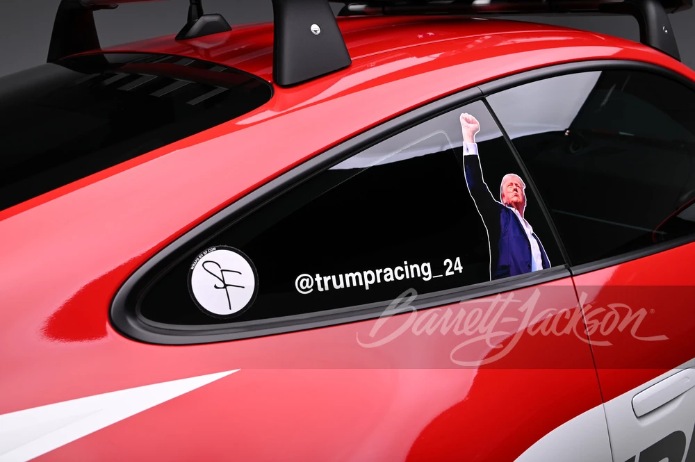 2024 Porsche 992 Dakar - Image 16 of 26