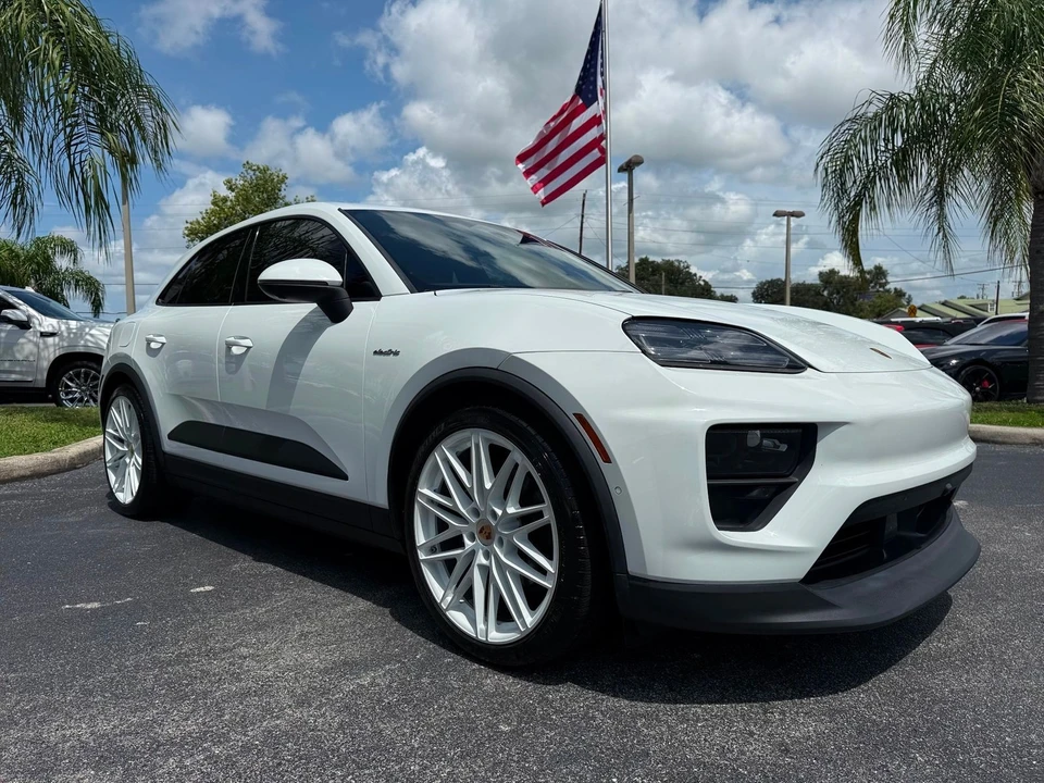 2024 Porsche Macan Electric - Image 11 of 12