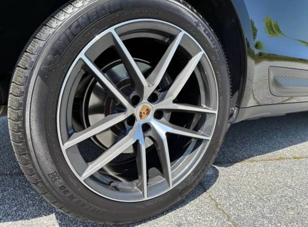 2024 Porsche Macan - Image 10 of 19